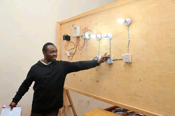 Electrical and Electronic Engineer's